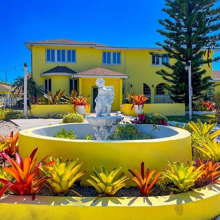 Golden Palms House Bed and Breakfast Nassau Exteriör bild