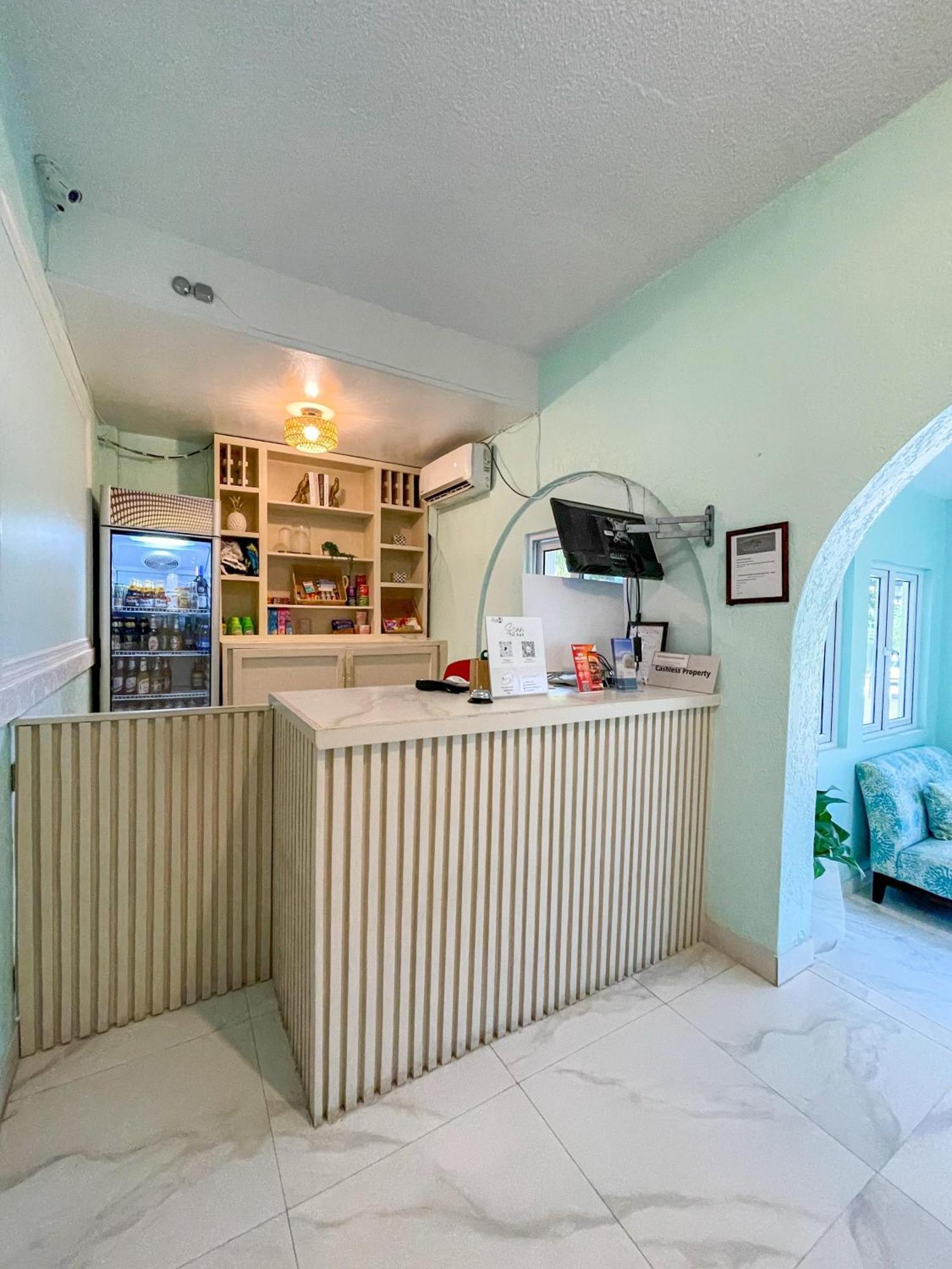 Golden Palms House Bed and Breakfast Nassau Exteriör bild