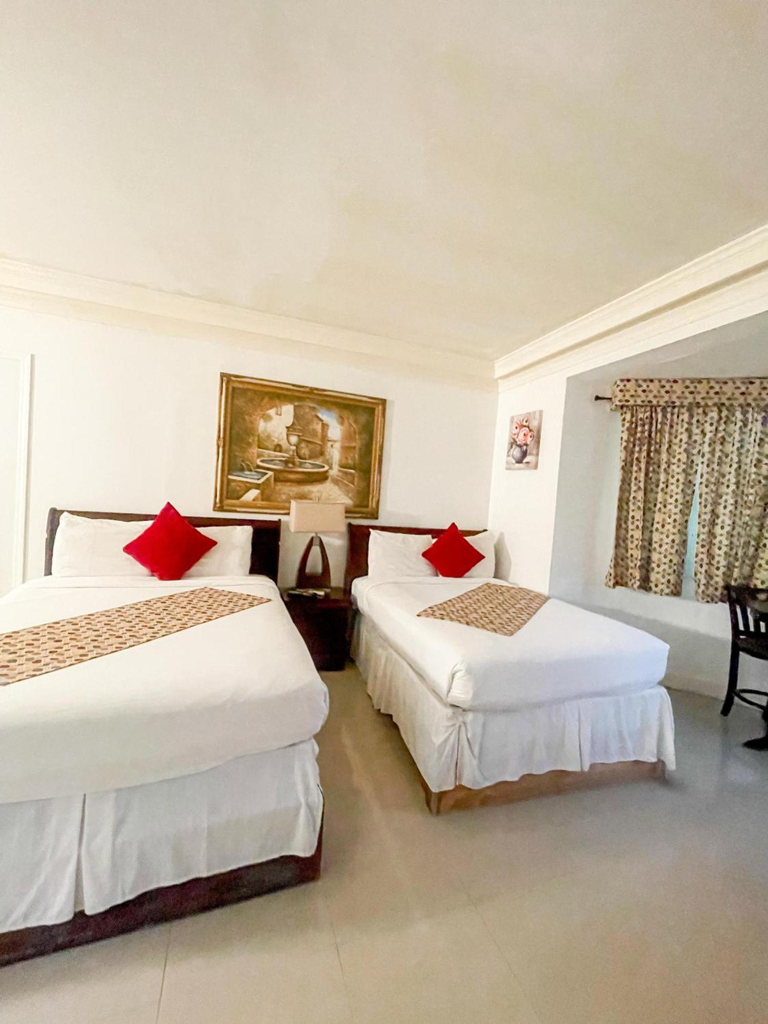 Golden Palms House Bed and Breakfast Nassau Exteriör bild