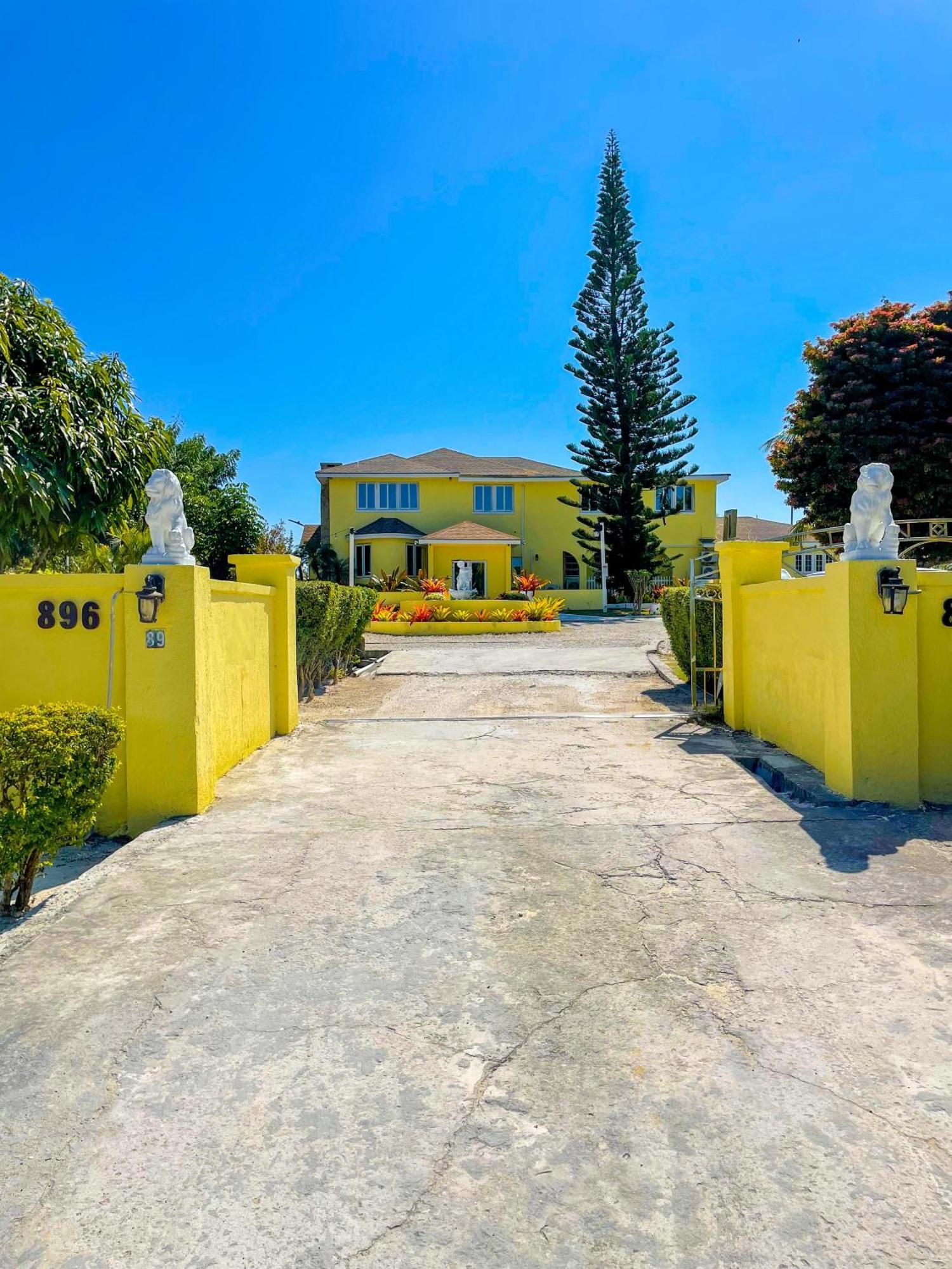 Golden Palms House Bed and Breakfast Nassau Exteriör bild