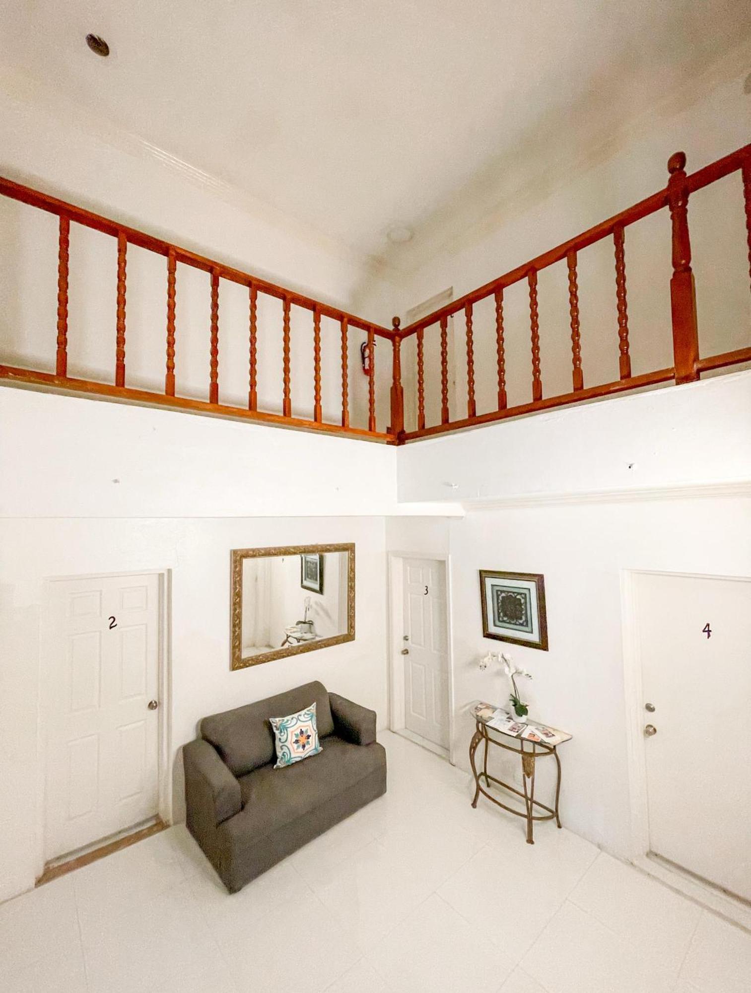Golden Palms House Bed and Breakfast Nassau Exteriör bild