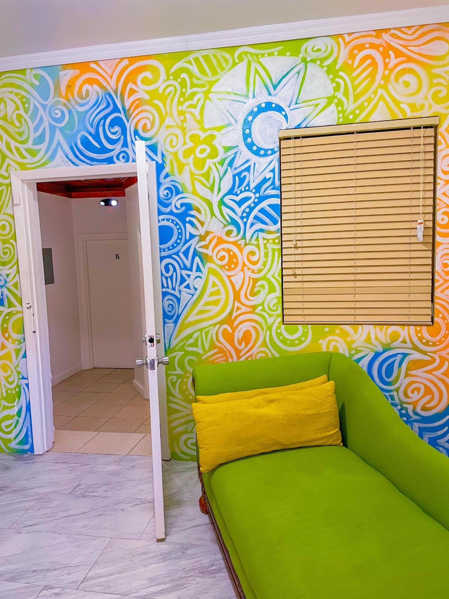 Golden Palms House Bed and Breakfast Nassau Exteriör bild