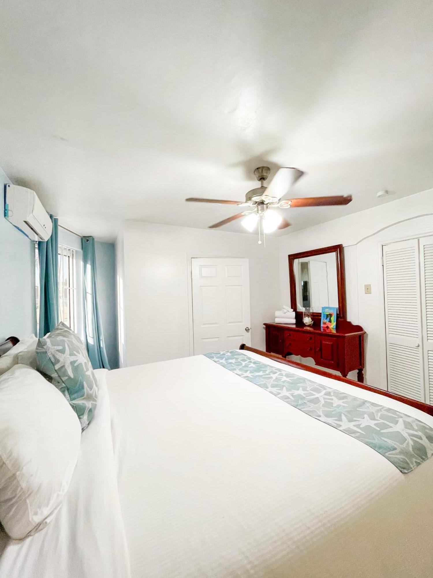 Golden Palms House Bed and Breakfast Nassau Exteriör bild