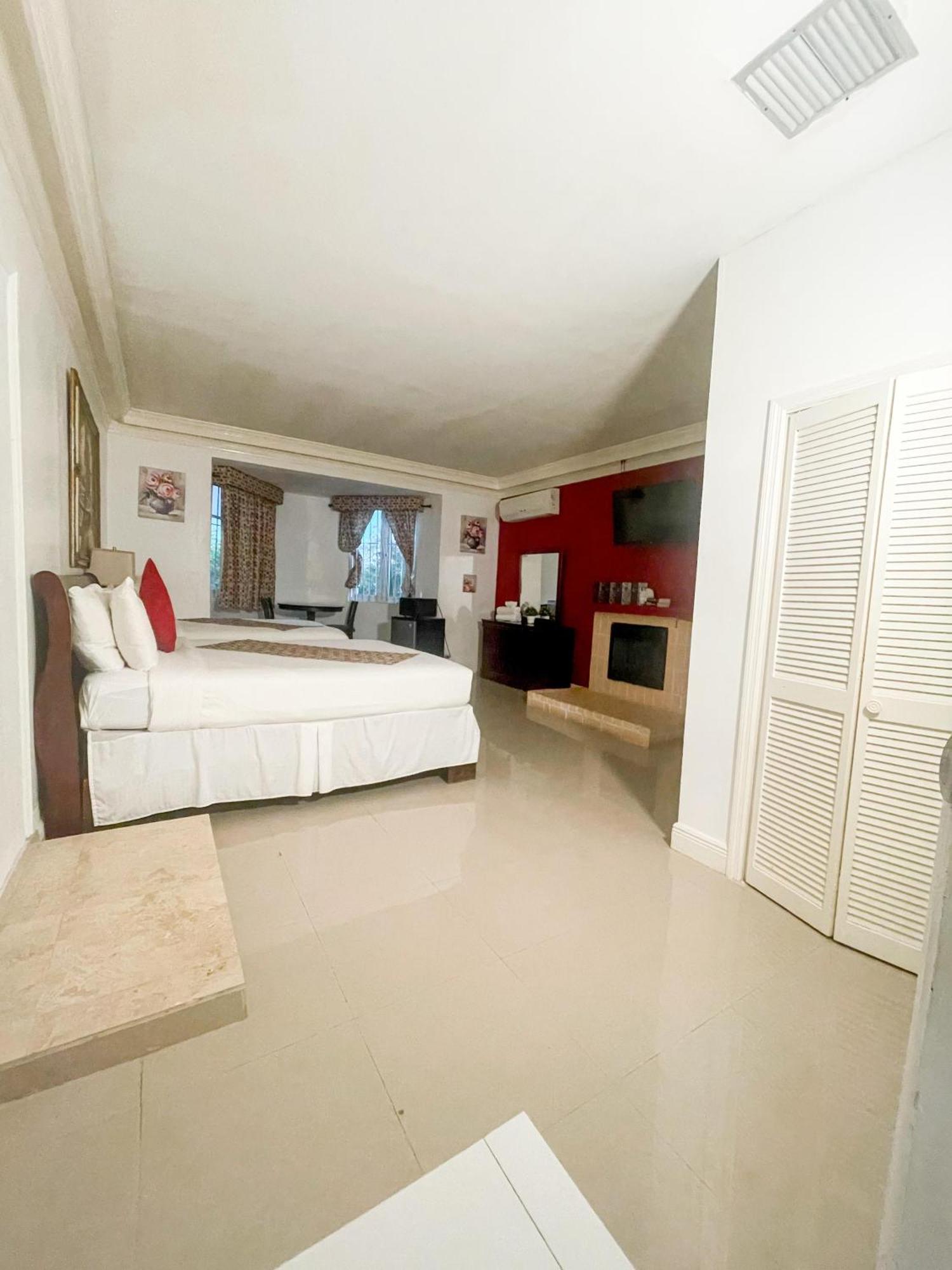 Golden Palms House Bed and Breakfast Nassau Exteriör bild