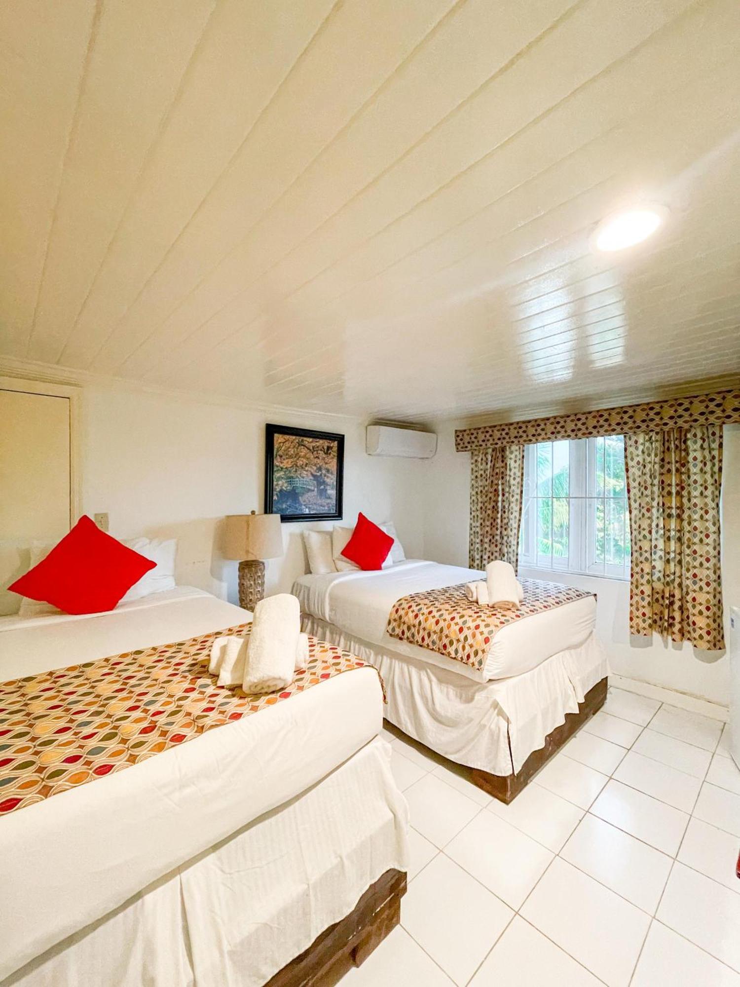 Golden Palms House Bed and Breakfast Nassau Exteriör bild