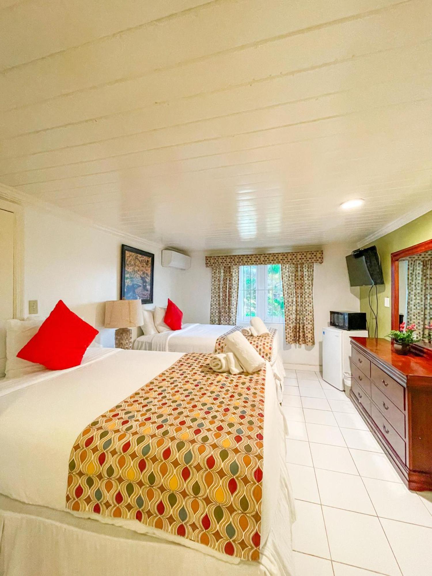 Golden Palms House Bed and Breakfast Nassau Exteriör bild